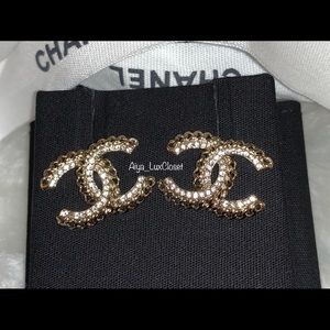 ❌❌SOLD elsewhere❌❌Chanel light gold CC earrings